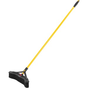 Rubbermaid Commercial Maximizer Push-To-Center 18" Brooms